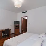 Luxury Rooms Near The Beach